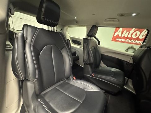 Used 2024 Chrysler Pacifica Select image 14