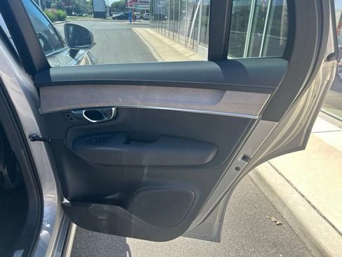 Certified 2025 Volvo XC90 B6 Plus AWD/4WD image 12