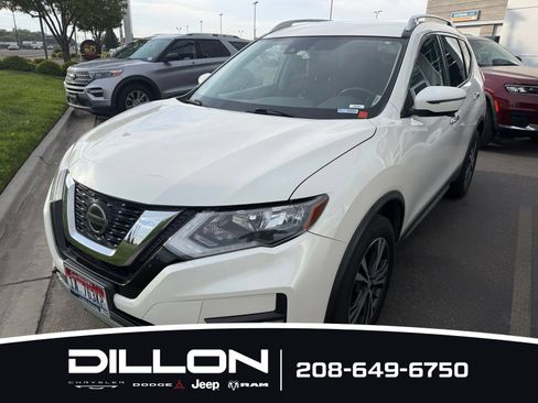 Used 2019 Nissan Rogue SV w/ Premium Package AWD/4WD image 4