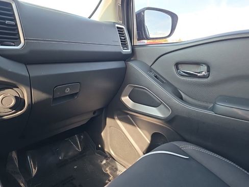 Used 2023 Nissan Frontier SV w/ SV Convenience Package image 18