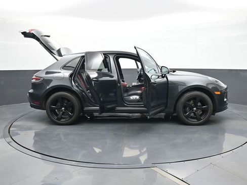 Certified 2023 Porsche Macan AWD/4WD image 34