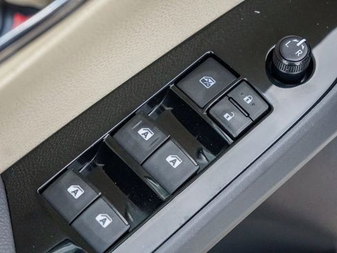 Used 2016 Toyota Prius Three image 28