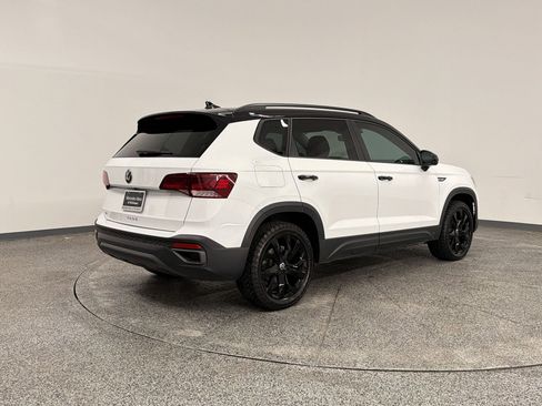 Used 2024 Volkswagen Taos SE image 8