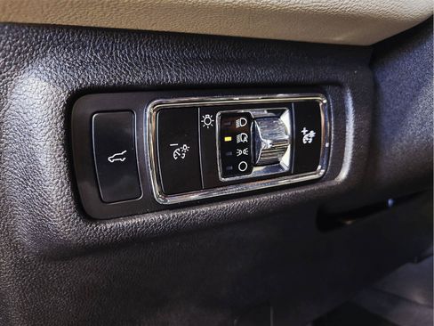 Used 2025 Lincoln Corsair Reserve AWD/4WD image 12