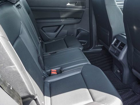 Used 2020 Volkswagen Atlas Cross Sport SE w/ Panoramic Sunroof Package AWD/4WD image 13