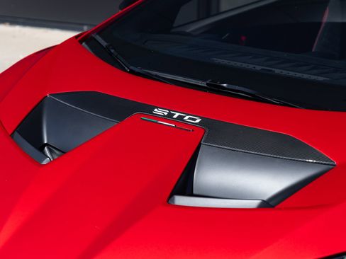 Used 2022 Lamborghini Huracan STO image 22