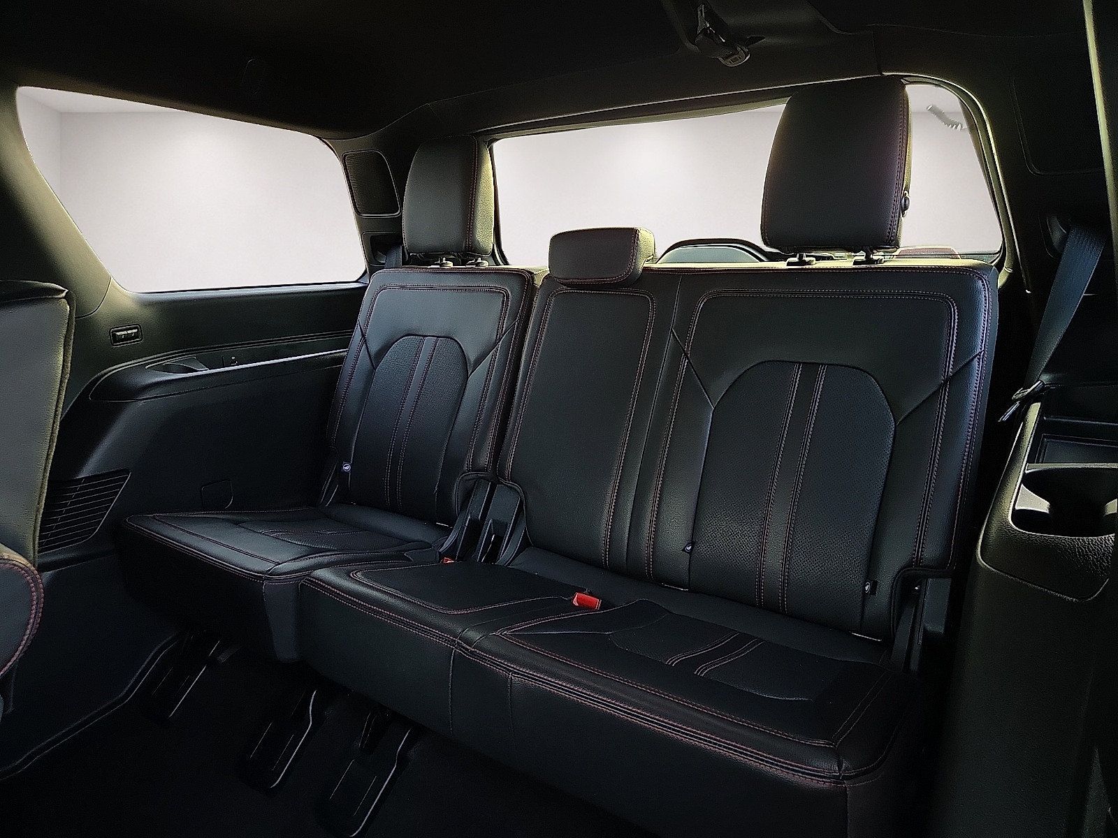 Used 2024 Ford Expedition Limited AWD/4WD image 10