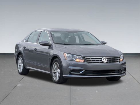Used 2018 Volkswagen Passat 2.0T SE FWD image 8