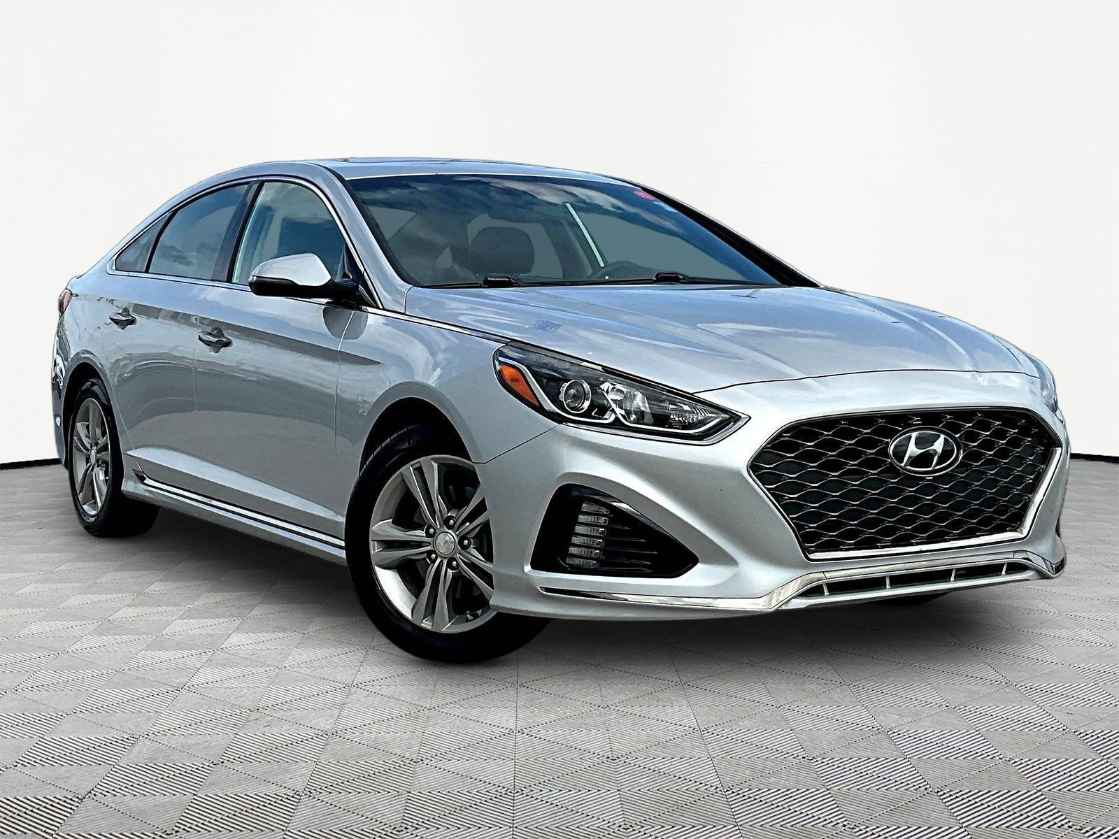 Used 2018 Hyundai Sonata Sport w/ Cargo Package FWD image 3