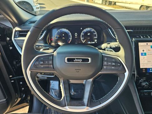 New 2025 Jeep Grand Cherokee L Limited w/ Black Appearance Package AWD/4WD image 17