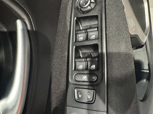 Used 2021 Jeep Renegade Latitude AWD/4WD image 13