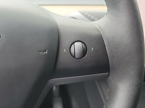 Used 2023 Tesla Model Y Long Range AWD/4WD image 28