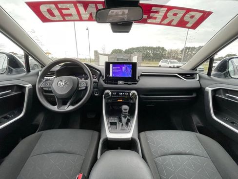 Used 2025 Toyota RAV4 XLE image 29
