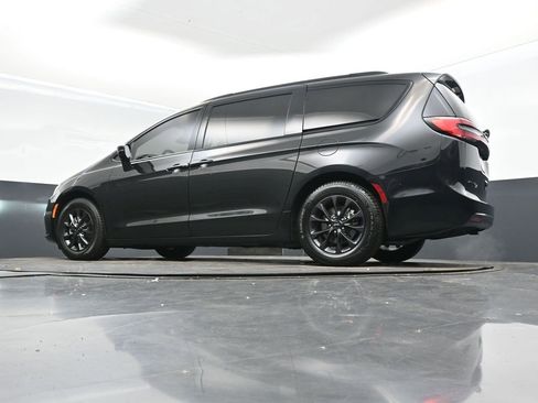 Used 2022 Chrysler Pacifica Touring-L w/ S Appearance Package image 41