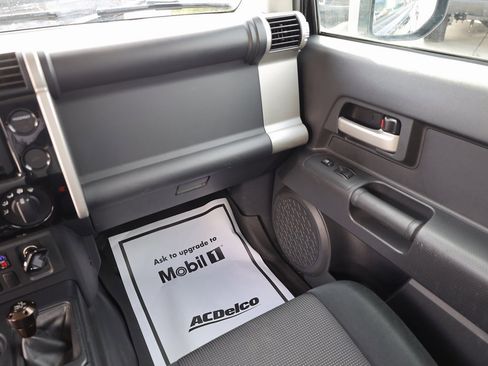 Used 2007 Toyota FJ Cruiser Base image 20