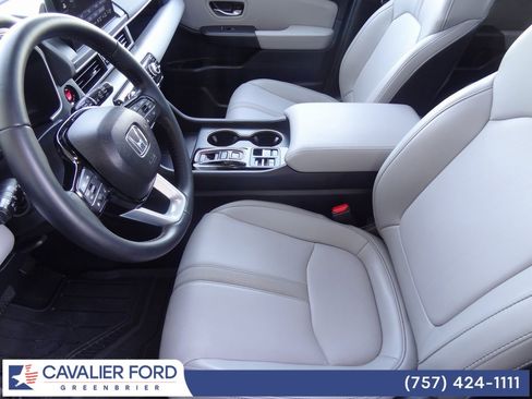 Used 2025 Honda Pilot Touring image 9