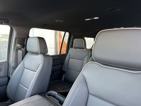 New 2025 Chevrolet Suburban Premier image 17