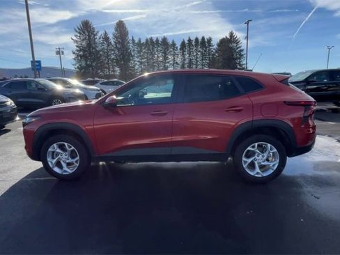 Certified 2024 Chevrolet Trax LS w/ LS Convenience Package image 9