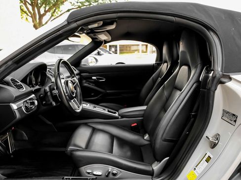 Used 2020 Porsche 718 Boxster S image 3