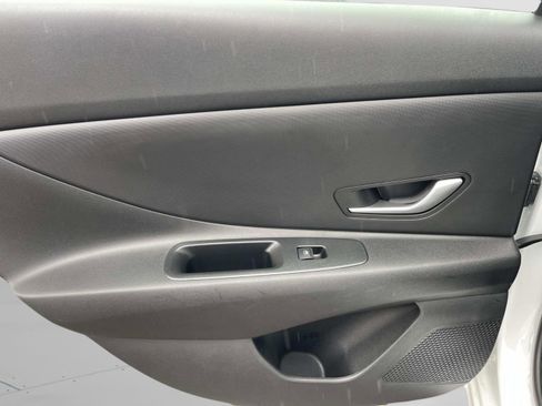 Used 2023 Hyundai Elantra SEL image 17