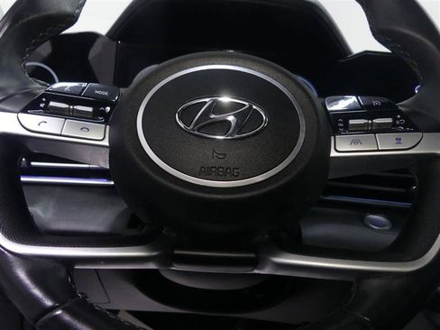 Used 2022 Hyundai Elantra Limited FWD image 32