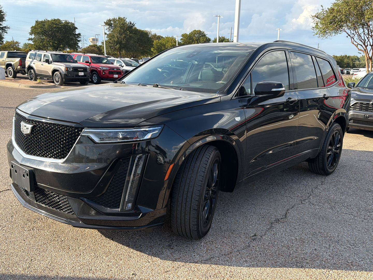 Used 2022 Cadillac XT6 Sport w/ LPO, Onyx Lite Package AWD/4WD image 3