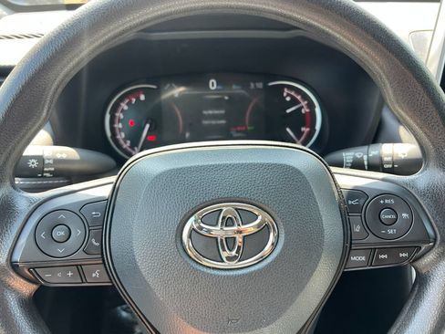 Used 2025 Toyota RAV4 XLE FWD image 23