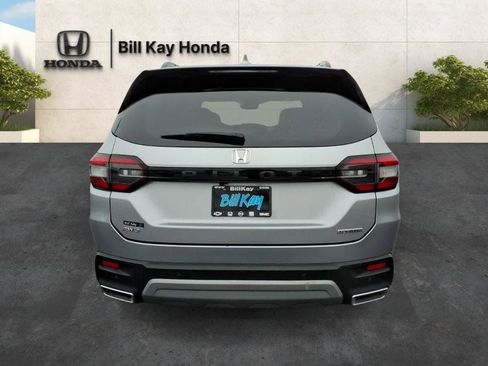 Used 2025 Honda Pilot Touring image 4
