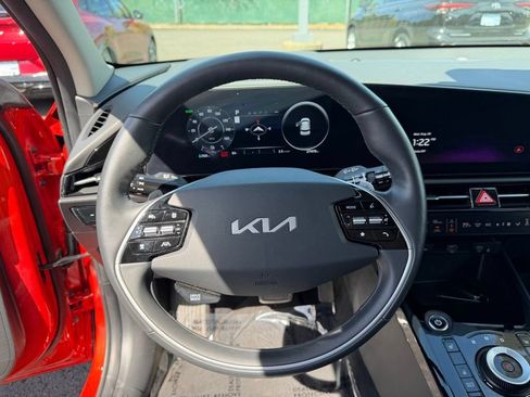 Used 2023 Kia Niro Wind w/ Wind Preserve Package FWD image 18