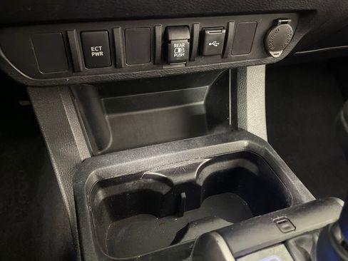 Used 2022 Toyota Tacoma SR5 RWD image 30