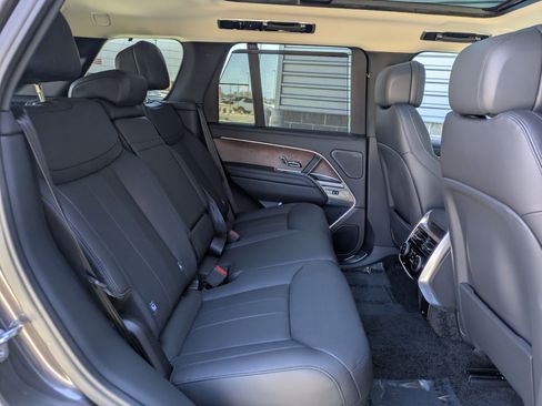 Used 2025 Land Rover Range Rover SE image 29