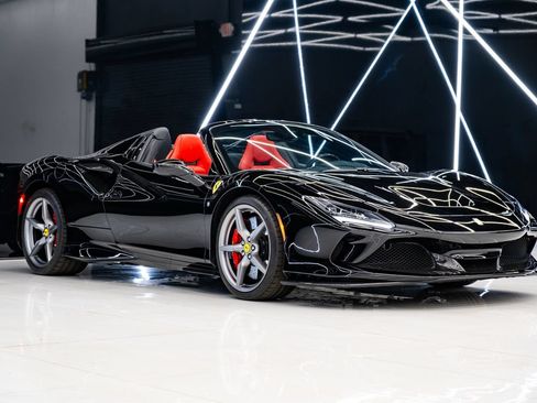 Used 2023 Ferrari F8 Tributo RWD image 1