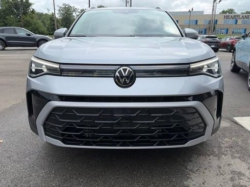 Used 2025 Volkswagen Taos SEL AWD/4WD image 6