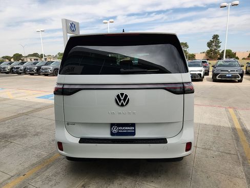Used 2025 Volkswagen ID. Buzz Pro S RWD image 6
