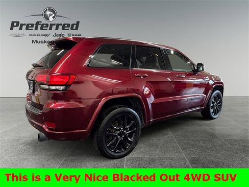 Used 2021 Jeep Grand Cherokee Laredo X image 3