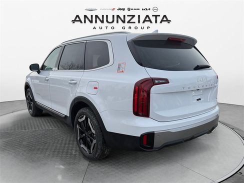 New 2025 Kia Telluride S image 3