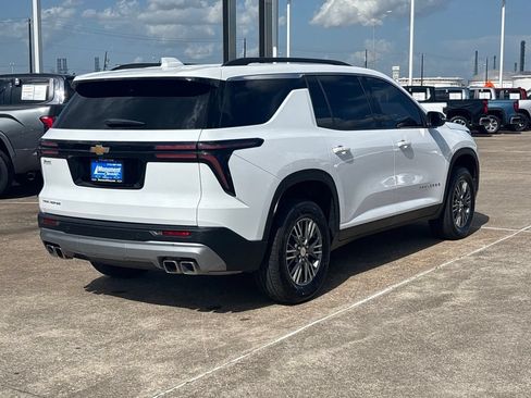Used 2025 Chevrolet Traverse LT FWD image 10