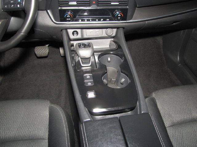 Used 2025 Nissan Rogue SV FWD image 38