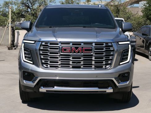 Used 2025 GMC Yukon XL Denali AWD/4WD image 7