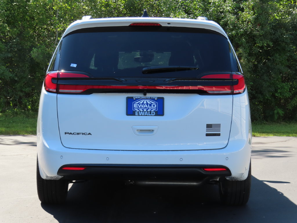 New 2027 Chrysler Pacifica Select AWD/4WD image 17