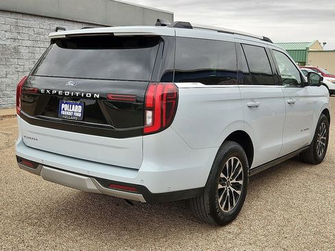 Used 2025 Ford Expedition Platinum AWD/4WD image 3