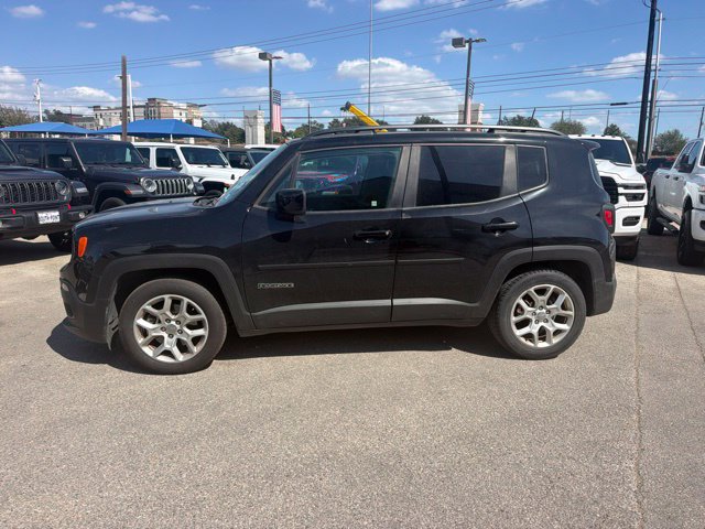 Used 2018 Jeep Renegade Latitude FWD image 3