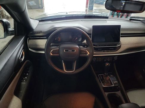 Used 2024 Jeep Compass Latitude AWD/4WD image 12