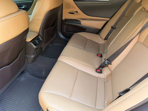 Certified 2021 Lexus ES 350 w/ Premium Package FWD image 24