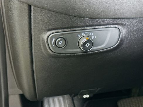 Used 2018 Chevrolet Equinox LT image 17