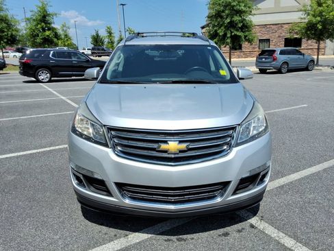 Used 2015 Chevrolet Traverse LT w/ Style and Technology Package FWD image 2
