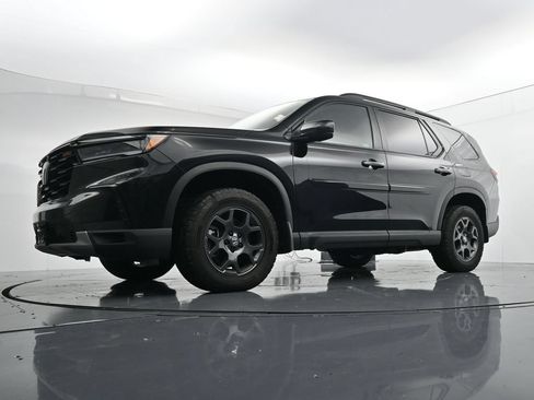 Used 2025 Honda Pilot TrailSport image 30