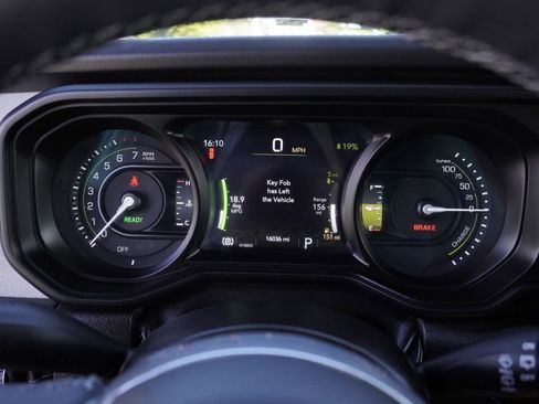 Certified 2025 Jeep Wrangler Unlimited Sahara w/ Safety Group AWD/4WD image 12