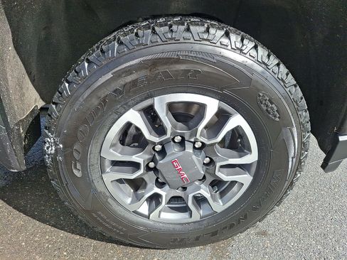 Used 2021 GMC Sierra 2500 AT4 w/ AT4 Preferred Package image 8