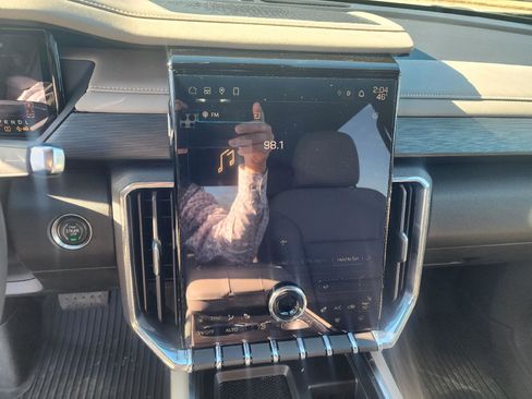 Used 2024 GMC Acadia Elevation w/ Luxury Package image 18